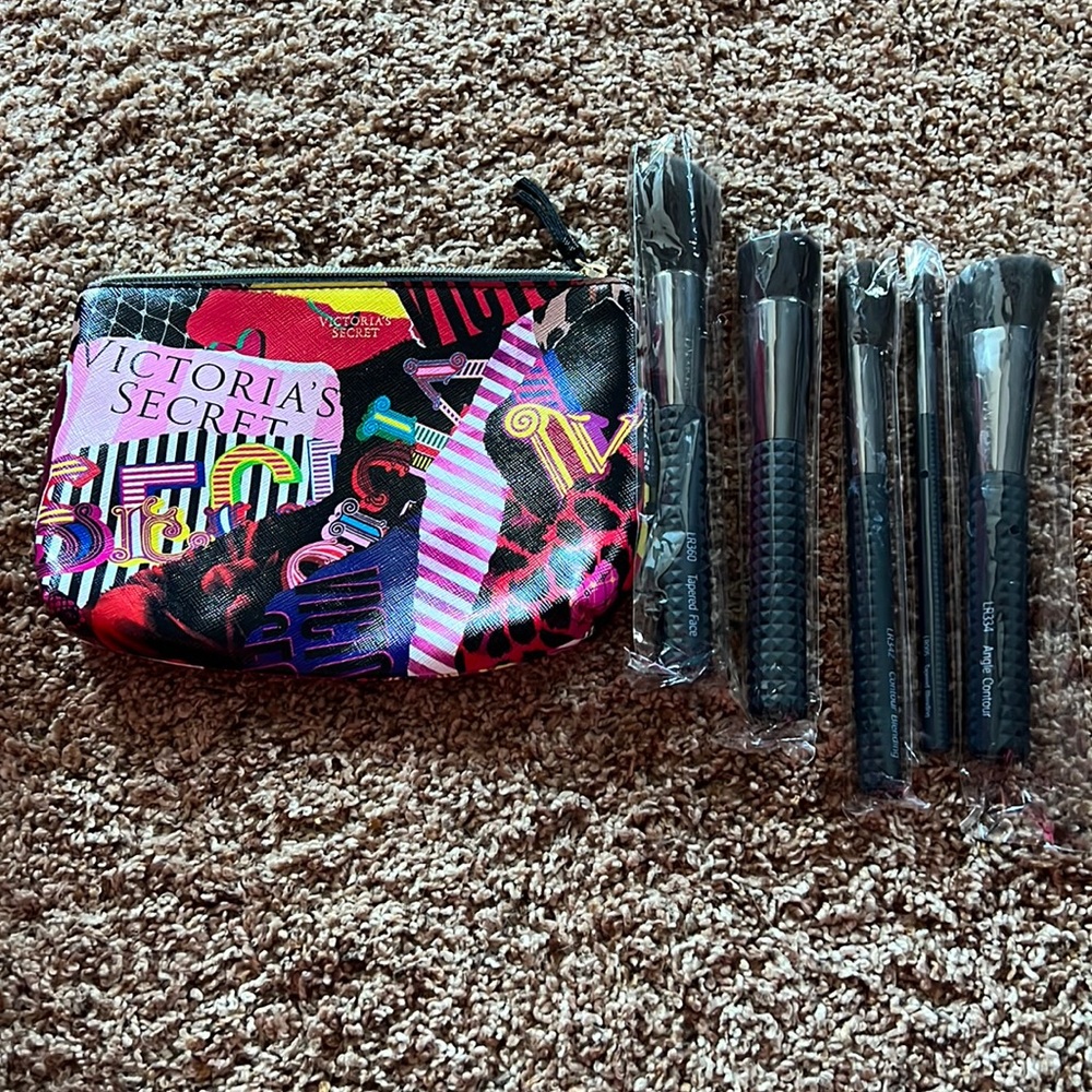 Makeup Bag And Brush Bundle - image 1